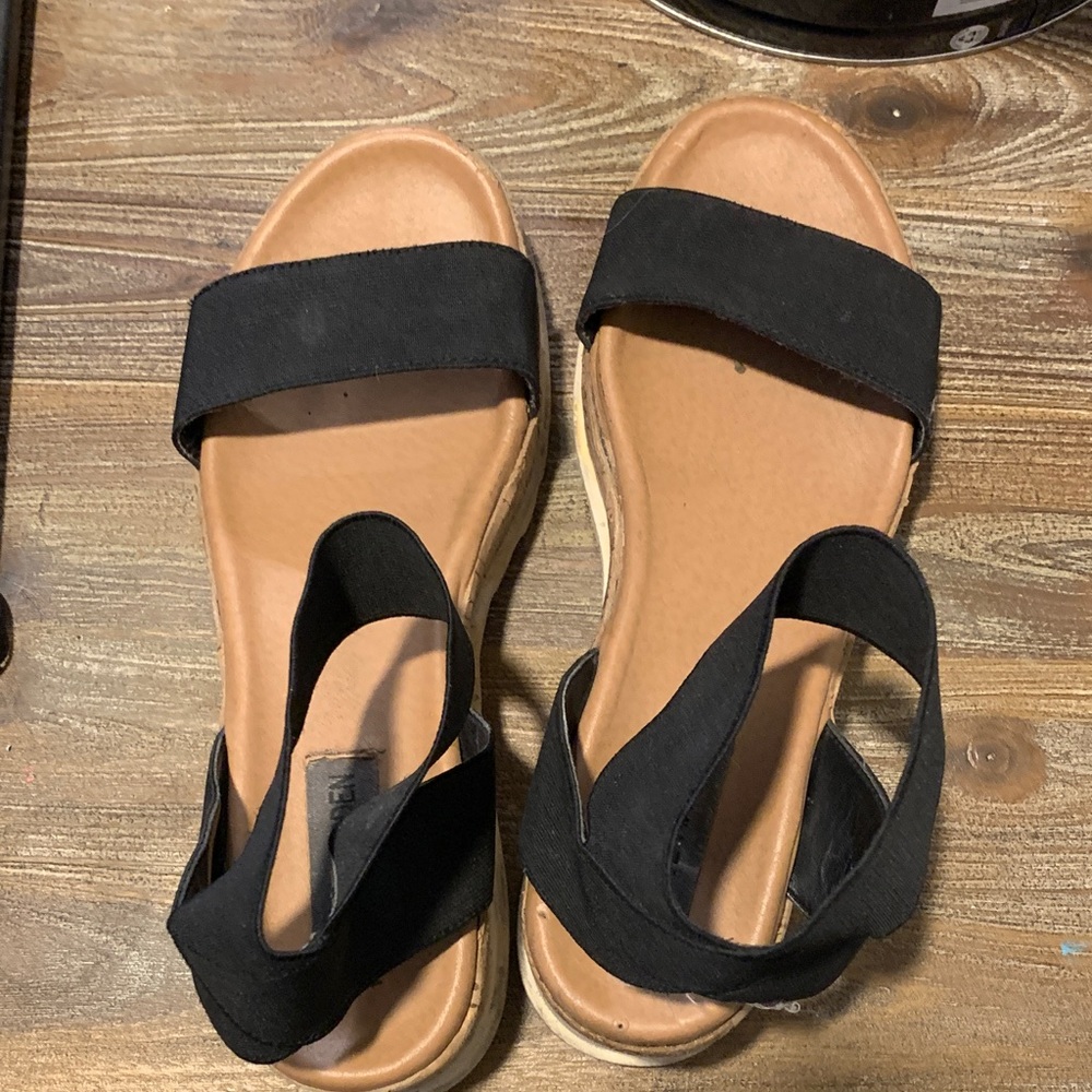 Steve Madden Black Strap Sandals with Tan Footbed
